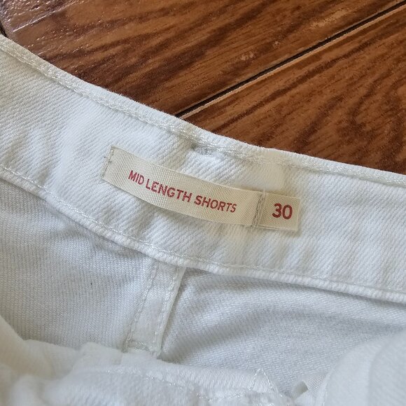 Levi’s White Mid Length Denim Shorts | Size 30 High Rise Cuffed Jean Shorts - Picture 2 of 5